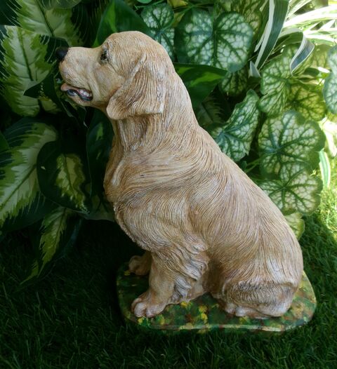 Custom painted Golden Retriever concrete Statue 9.75" high