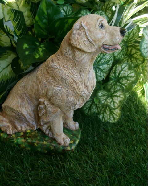 Custom painted Golden Retriever concrete Statue 9.75" high