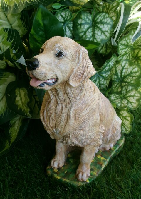 Custom painted Golden Retriever concrete Statue 9.75" high